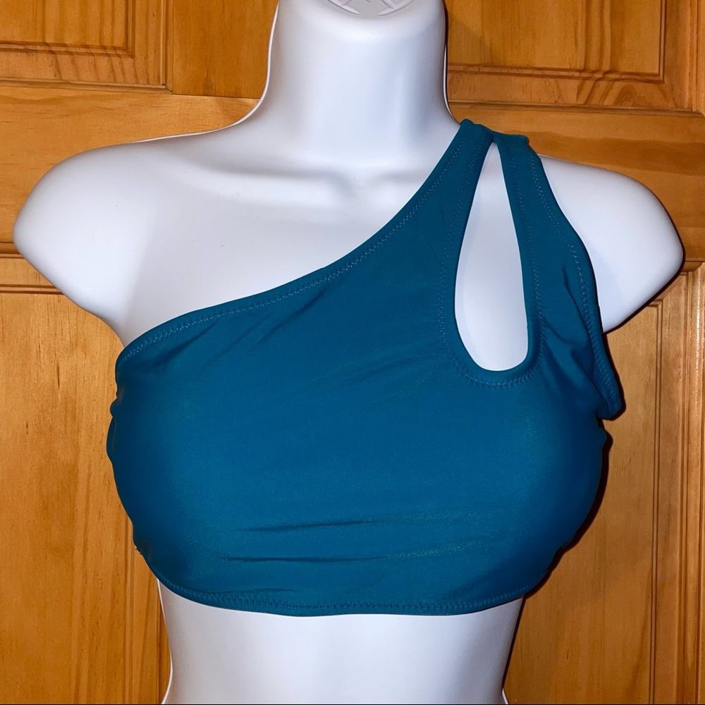 NWOT- Women’s 2 piece swimsuit - Picture 2 of 7